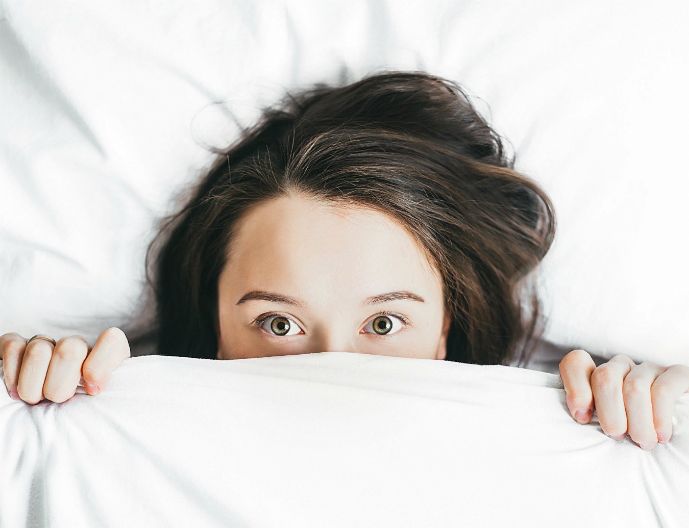 10 Things ALL Travelers Should Do When Checking Into a Hotel Room
