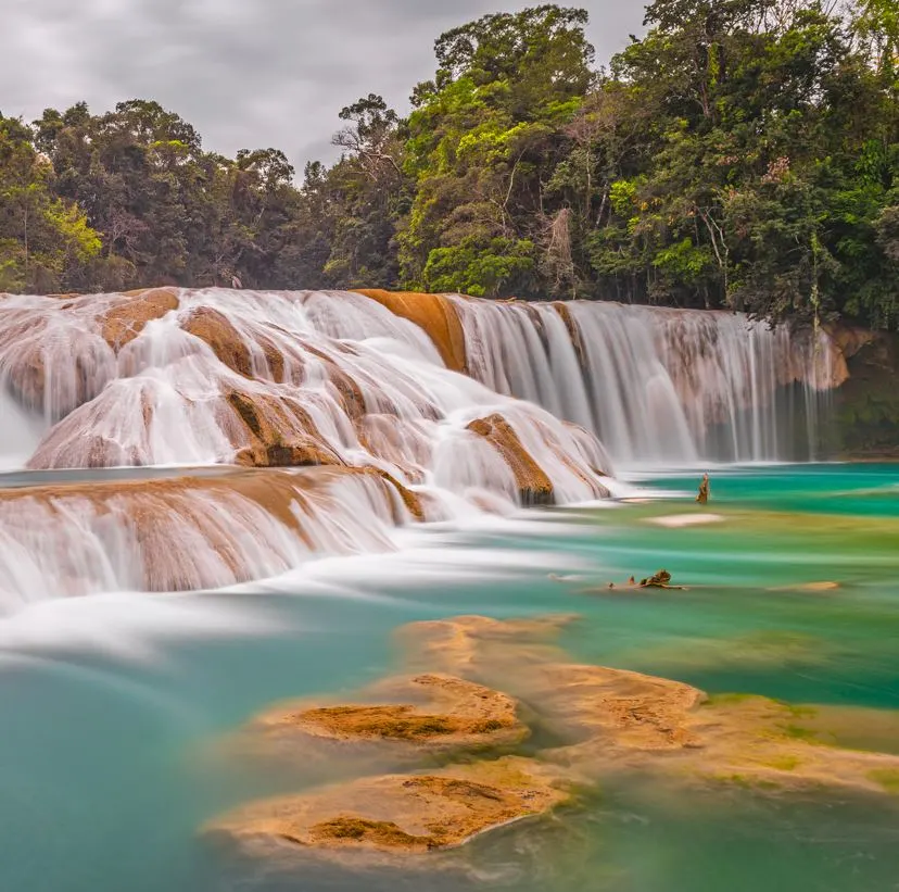 cascadas de agua azul