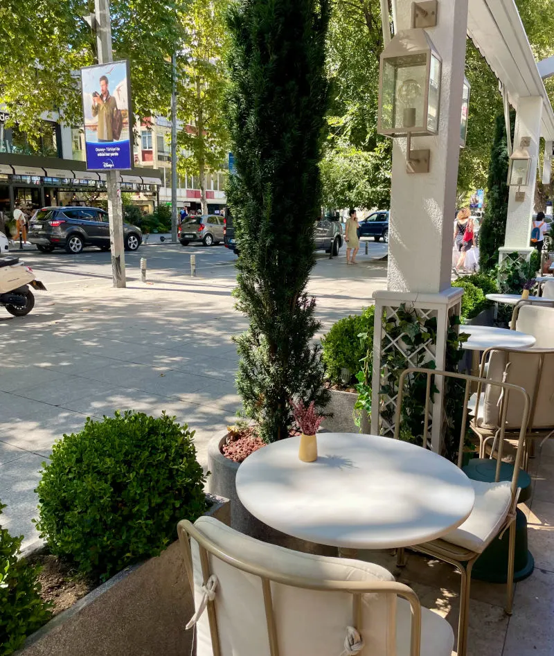 cafe in bagdat caddesi kadikoy