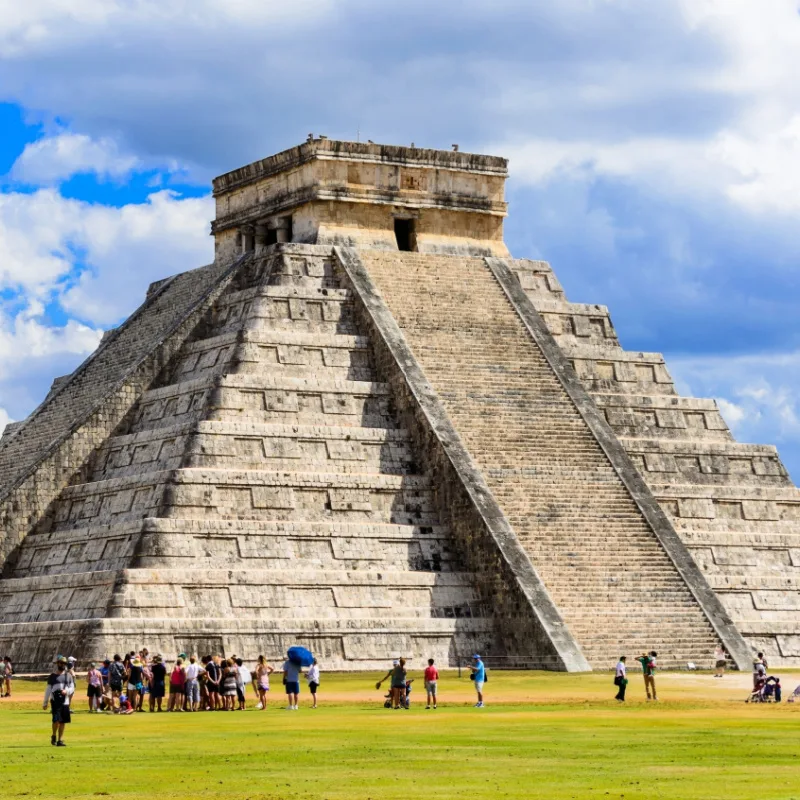 Chichen Itza tourists