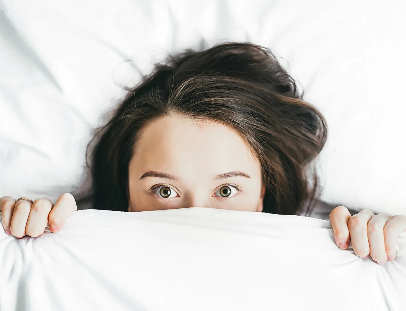 10 Things ALL Travelers Should Do When Checking Into a Hotel Room