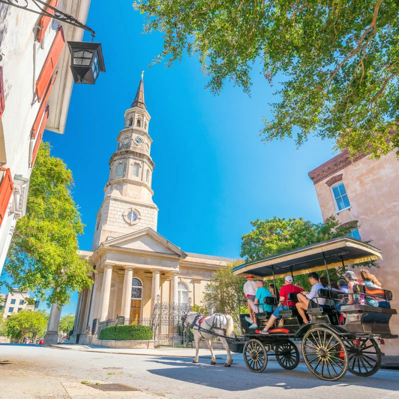 tourists on horse carriage charleston sc